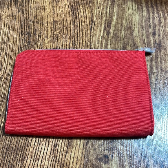 Red Dior Pouch(New) - Picture 4 of 13